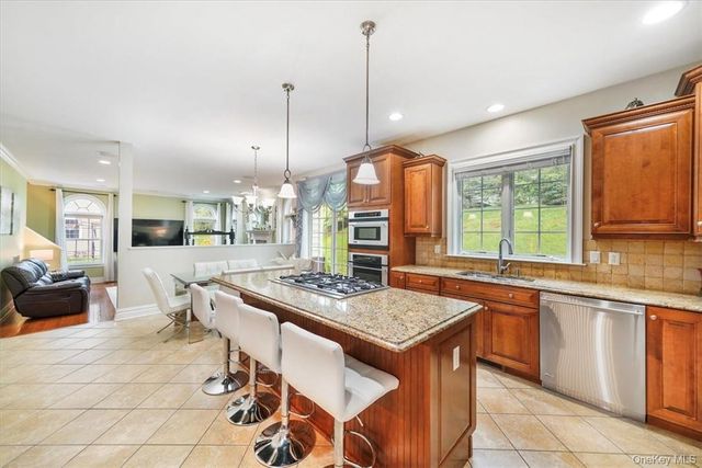 27 DeAngelis Drive, Monroe, NY 10950