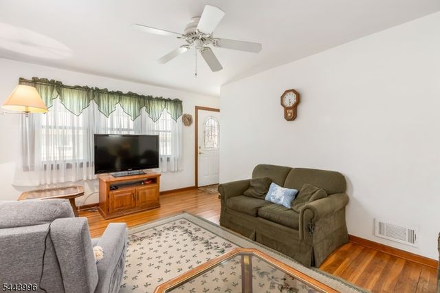 44 Garfield Pl, Sayreville Boro, NJ 08859