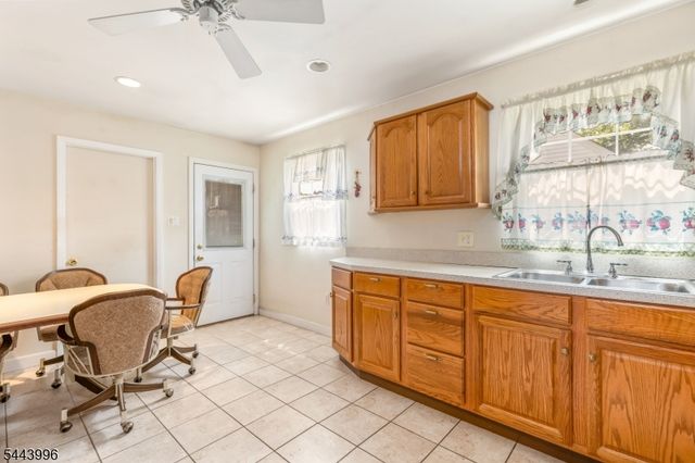44 Garfield Pl, Sayreville Boro, NJ 08859