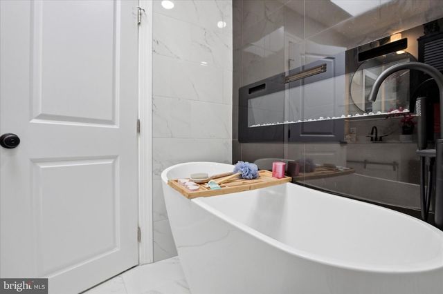 7450 BEVERLY RD, Philadelphia, PA 19138