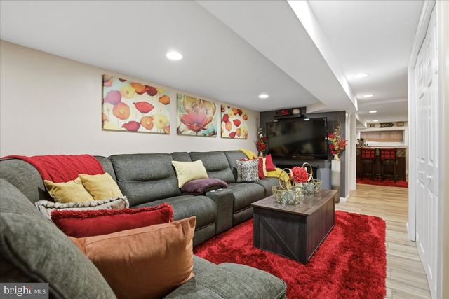 7450 BEVERLY RD, Philadelphia, PA 19138