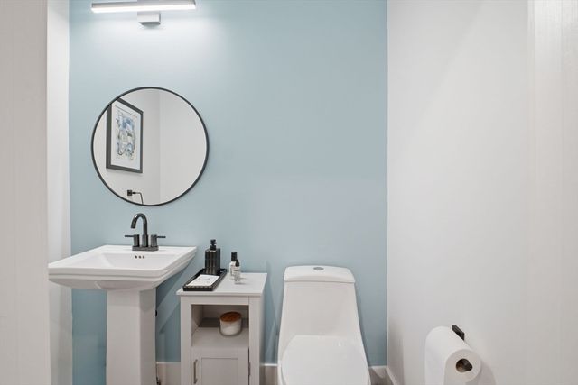 39 Jean Cir, Chicopee, MA 01020