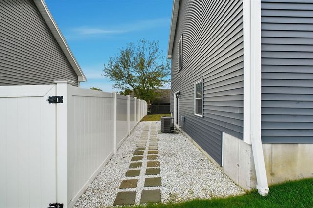 39 Jean Cir, Chicopee, MA 01020