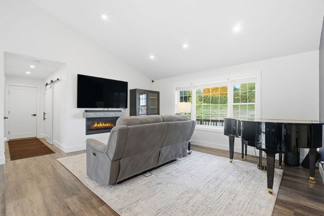 39 Jean Cir, Chicopee, MA 01020