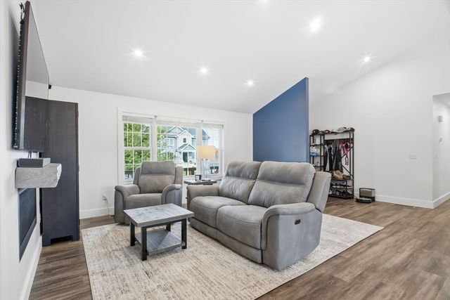 39 Jean Cir, Chicopee, MA 01020