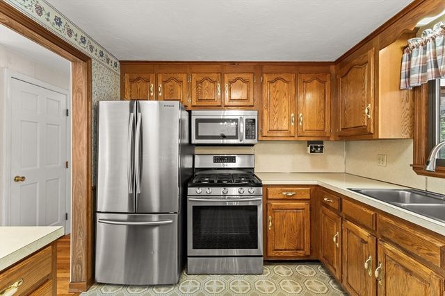 360 W Washington St, Hanson, MA 02341