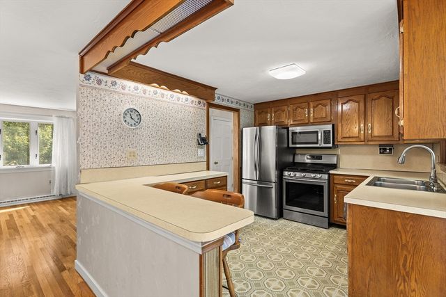 360 W Washington St, Hanson, MA 02341