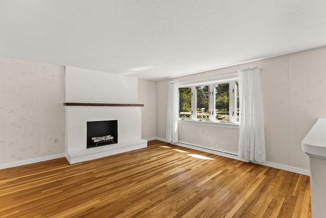 360 W Washington St, Hanson, MA 02341