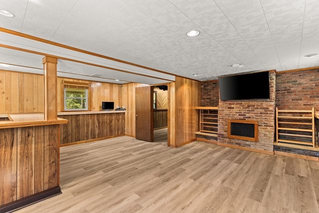 360 W Washington St, Hanson, MA 02341