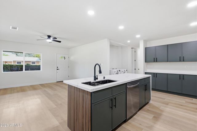 3144 N 34TH Street, Phoenix, AZ 85018