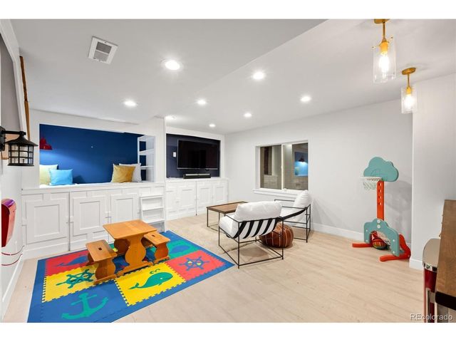17382 E Lake Ln, Aurora, CO 80016
