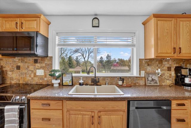 10301 Vera AVENUE, Milwaukee, WI 53224