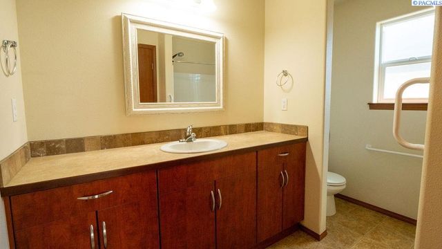 1608 Cactus Loop, Richland, WA 99352