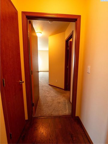 1608 Cactus Loop, Richland, WA 99352