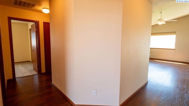 1608 Cactus Loop, Richland, WA 99352