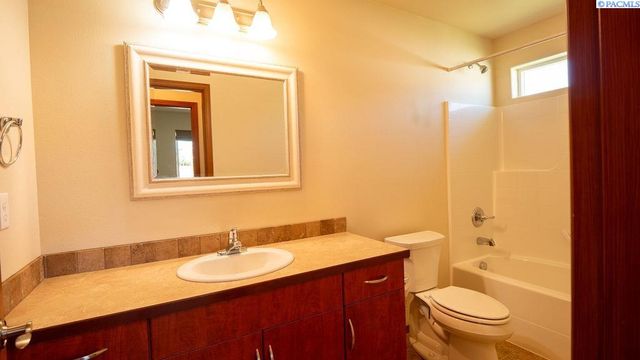 1608 Cactus Loop, Richland, WA 99352