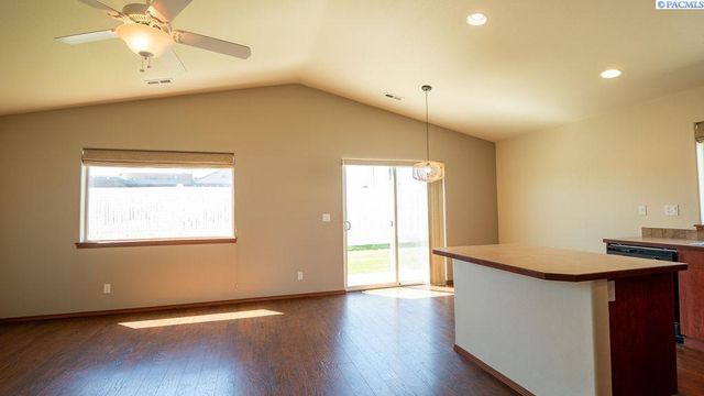 1608 Cactus Loop, Richland, WA 99352