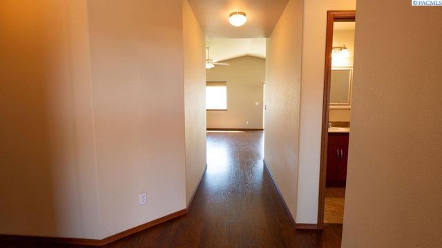 1608 Cactus Loop, Richland, WA 99352
