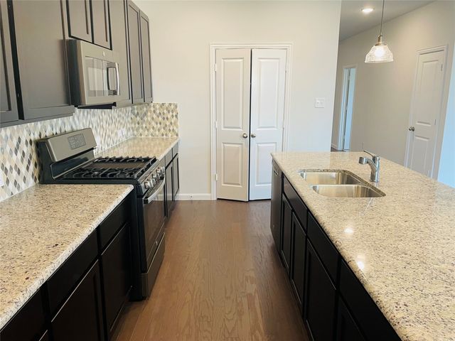 2074 Crosby Drive, Forney, TX 75126