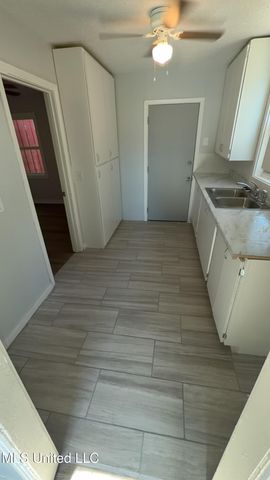 2020 W Ridgeway Street, Jackson, MS 39213