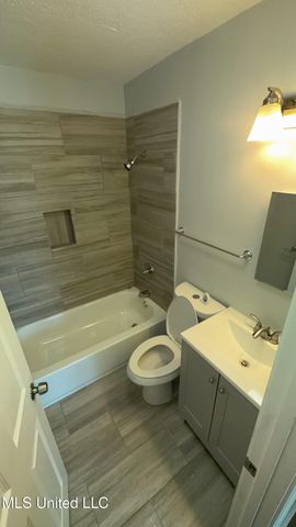 2020 W Ridgeway Street, Jackson, MS 39213