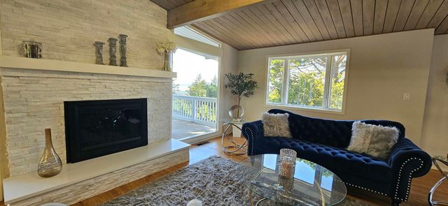 7030 Snake Rd, Oakland, CA 94611