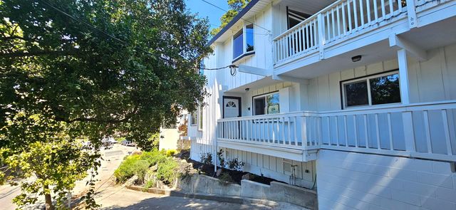 7030 Snake Rd, Oakland, CA 94611