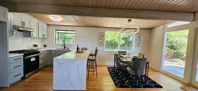 7030 Snake Rd, Oakland, CA 94611