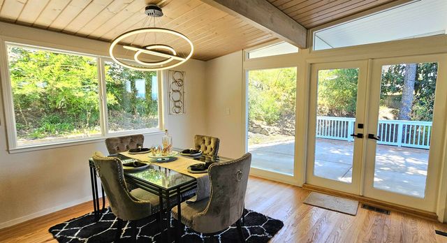 7030 Snake Rd, Oakland, CA 94611