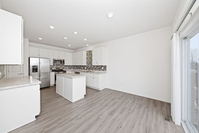 2017 Pembridge Lane, Joliet, IL 60431