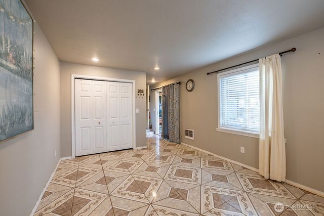 1427 E 3rd Street, Port Angeles, WA 98362