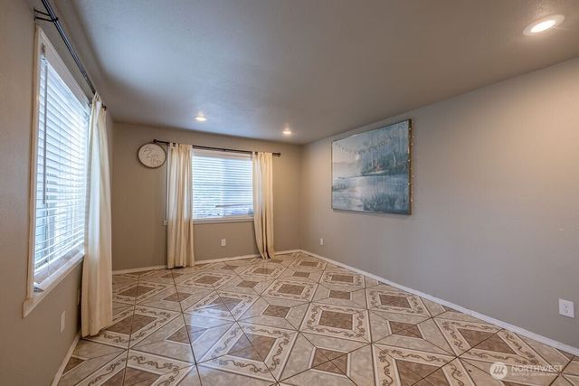 1427 E 3rd Street, Port Angeles, WA 98362