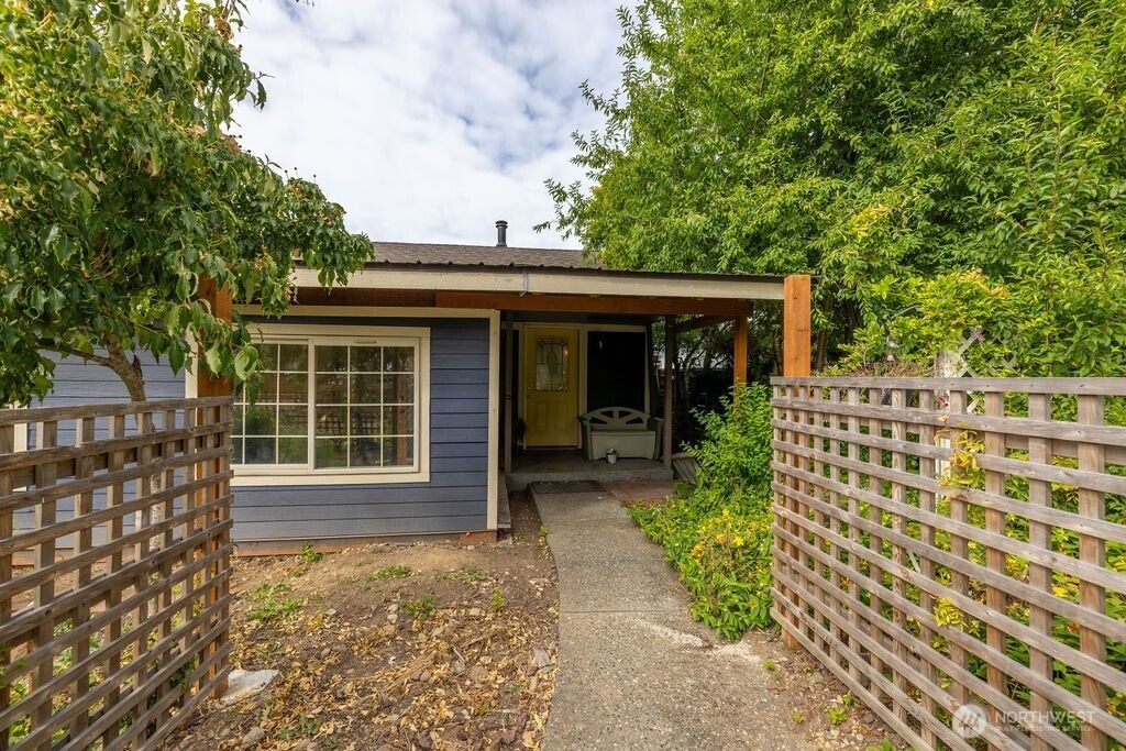 1427 E 3rd Street, Port Angeles, WA 98362