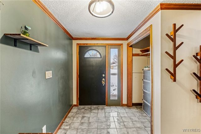 121 Elmsford Drive, West Seneca, NY 14224