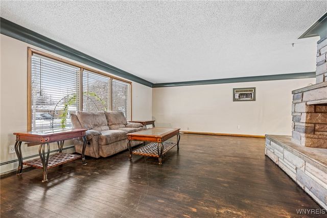 121 Elmsford Drive, West Seneca, NY 14224