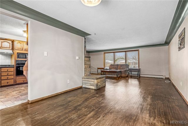 121 Elmsford Drive, West Seneca, NY 14224