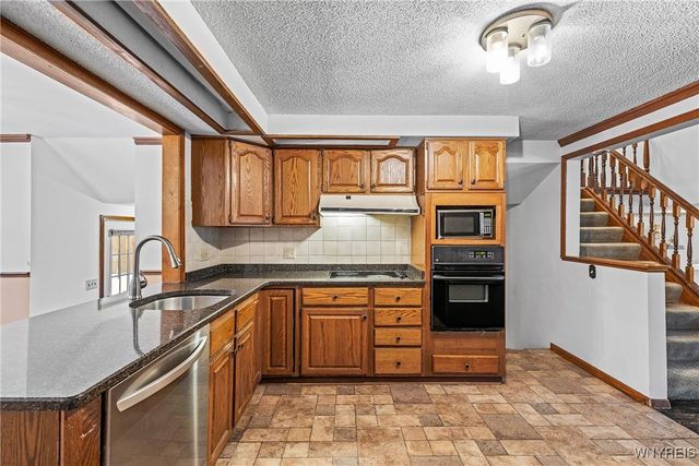 121 Elmsford Drive, West Seneca, NY 14224