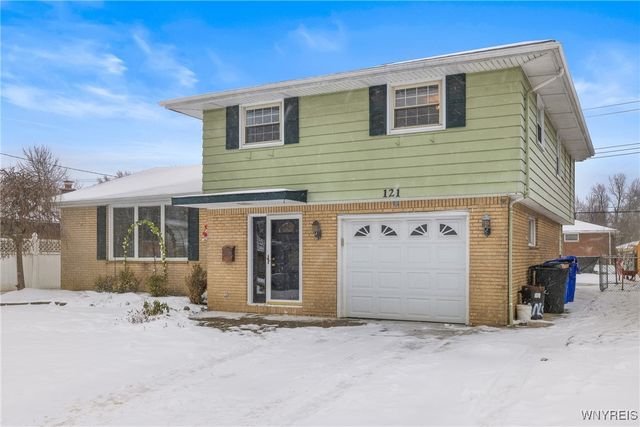 121 Elmsford Drive, West Seneca, NY 14224