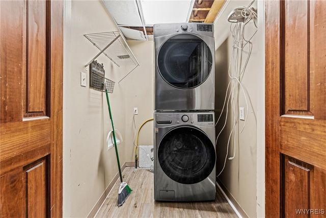 121 Elmsford Drive, West Seneca, NY 14224