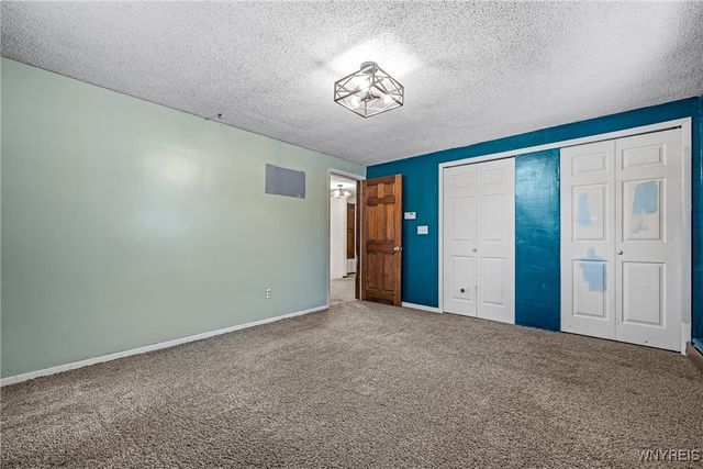 121 Elmsford Drive, West Seneca, NY 14224