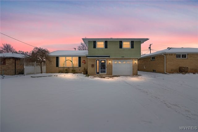 121 Elmsford Drive, West Seneca, NY 14224