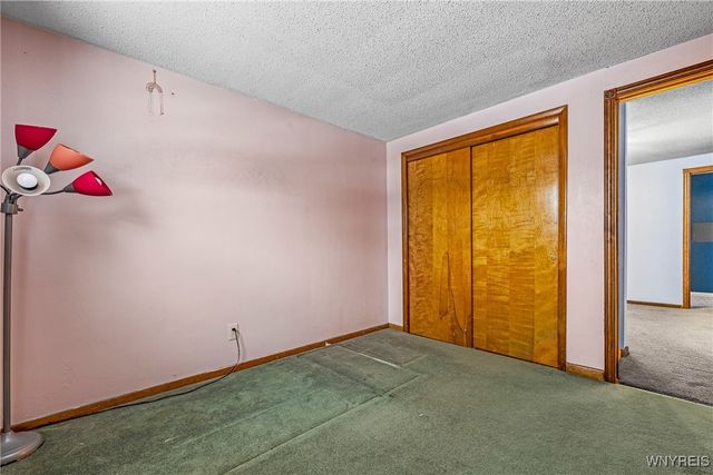 121 Elmsford Drive, West Seneca, NY 14224