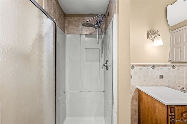 121 Elmsford Drive, West Seneca, NY 14224