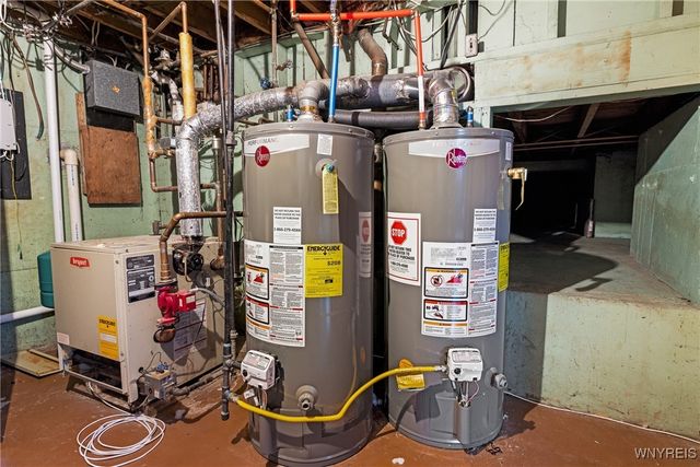 121 Elmsford Drive, West Seneca, NY 14224