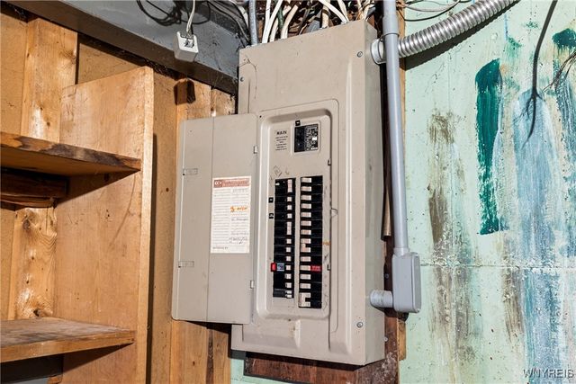 121 Elmsford Drive, West Seneca, NY 14224