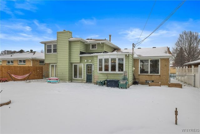 121 Elmsford Drive, West Seneca, NY 14224