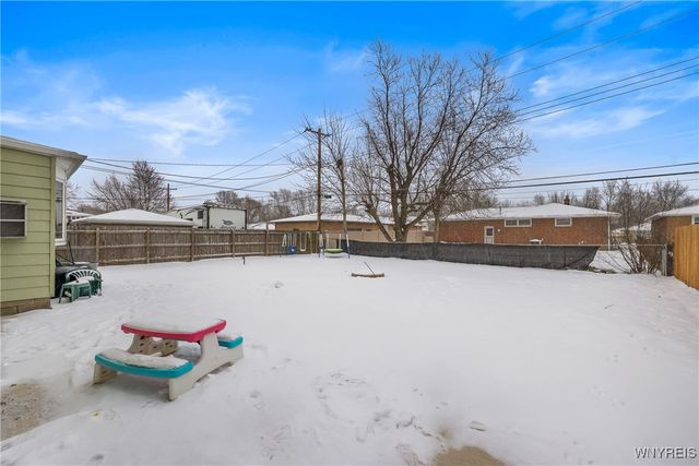 121 Elmsford Drive, West Seneca, NY 14224