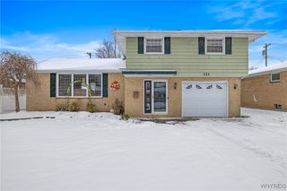 121 Elmsford Drive, West Seneca, NY 14224