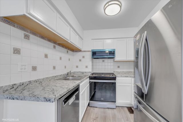 854 Cambridge Place 128C, Wheeling, IL 60090