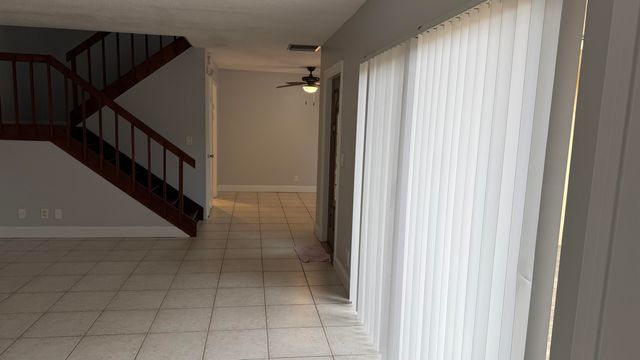 882 Springdale Circle 88-b, Palm Springs, FL 33461